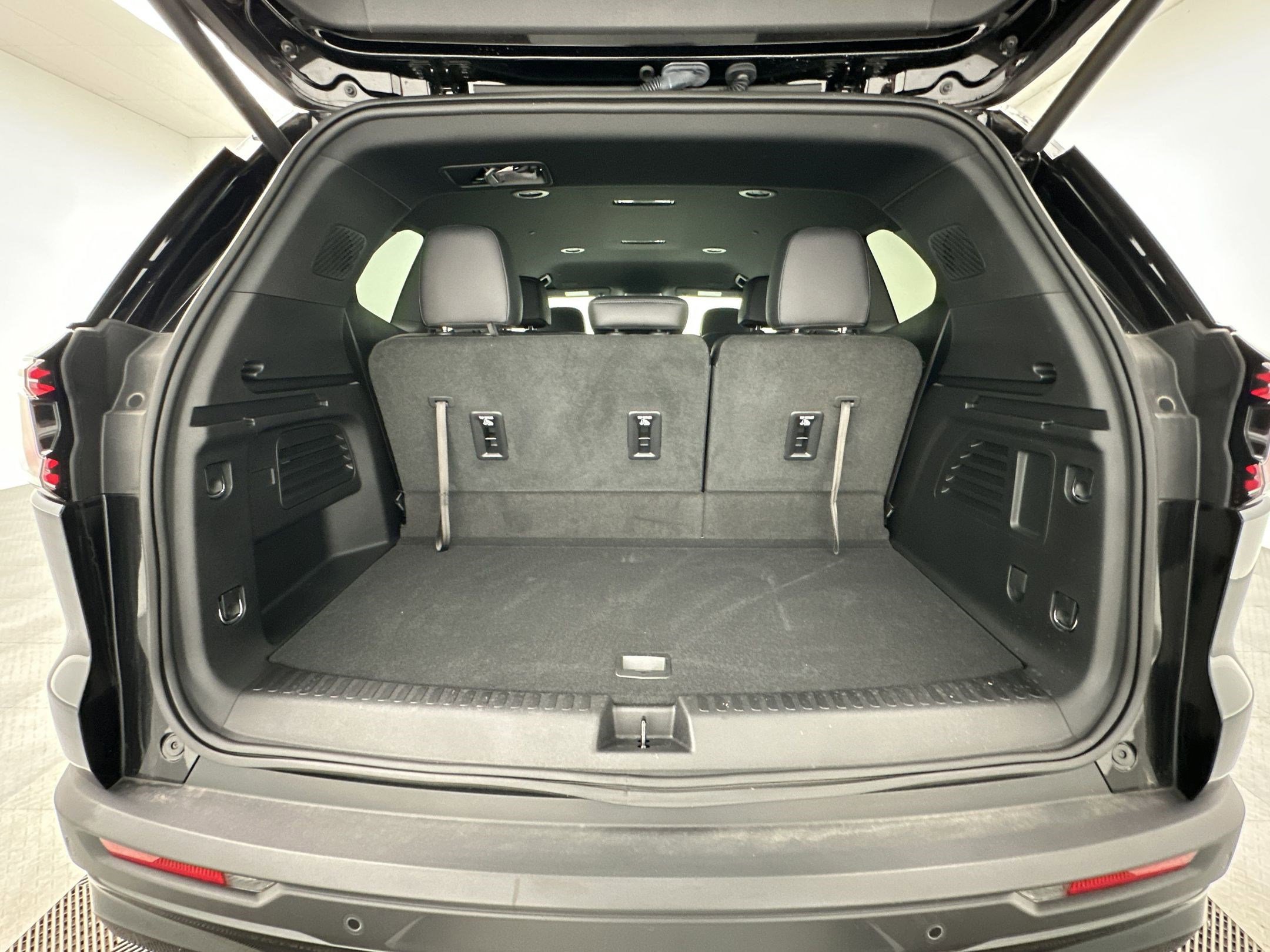 Used 2025 GMC Acadia Elevation w/ Elevation Premium Package image 33