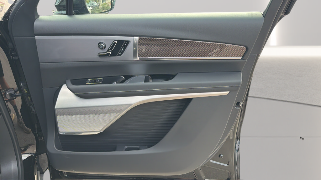 New 2027 Cadillac Vistiq Luxury w/ LPO, Floor Liner Package AWD/4WD image 25
