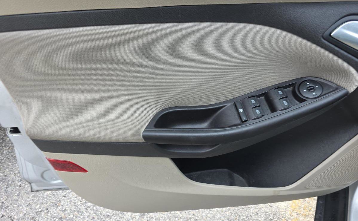 Used 2013 Ford Focus SE FWD image 9