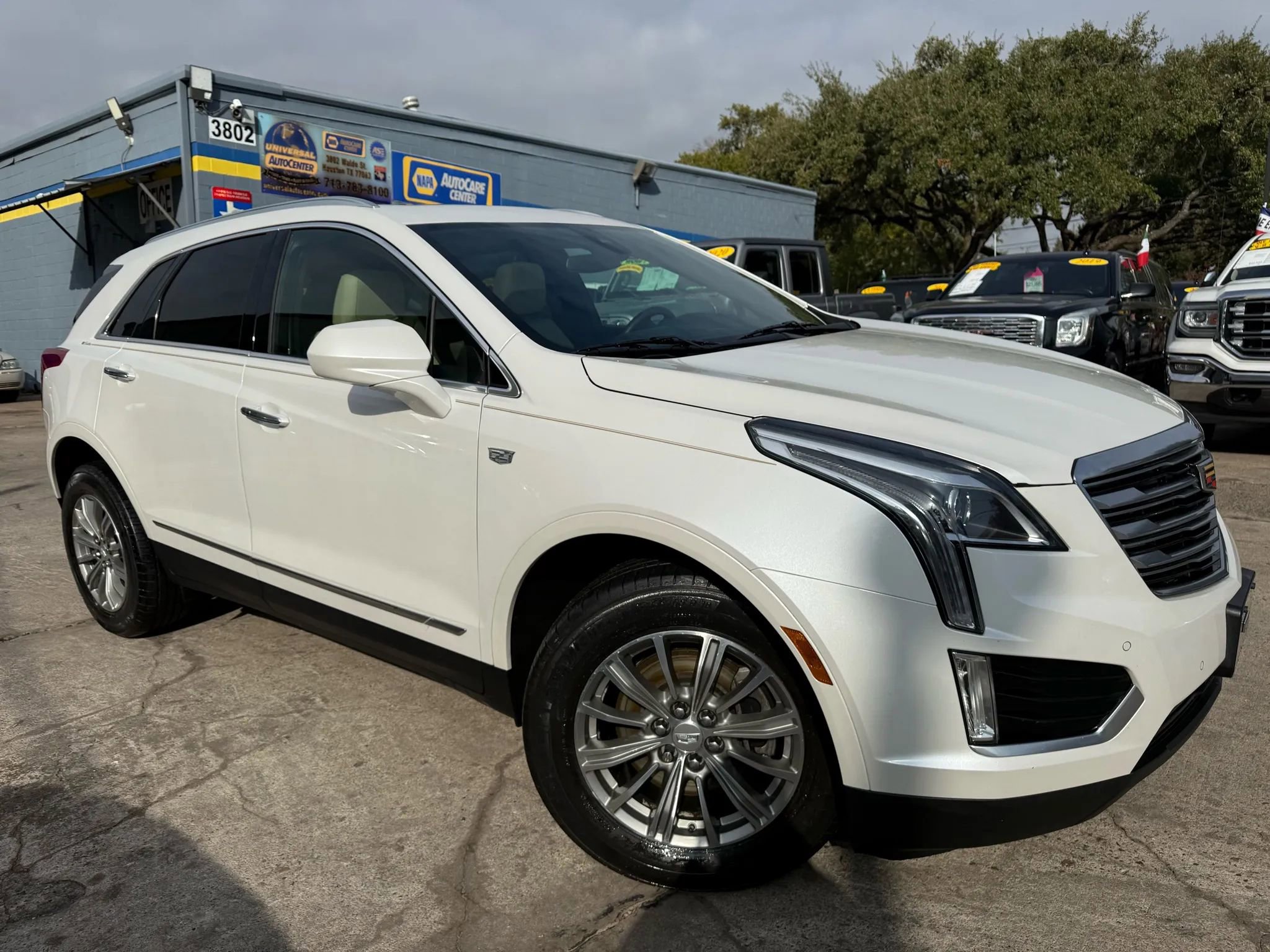 Used 2018 Cadillac XT5 Luxury w/ Driver Awareness Package image 1