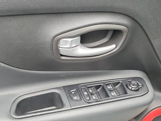 Used 2023 Jeep Renegade Trailhawk AWD/4WD image 33