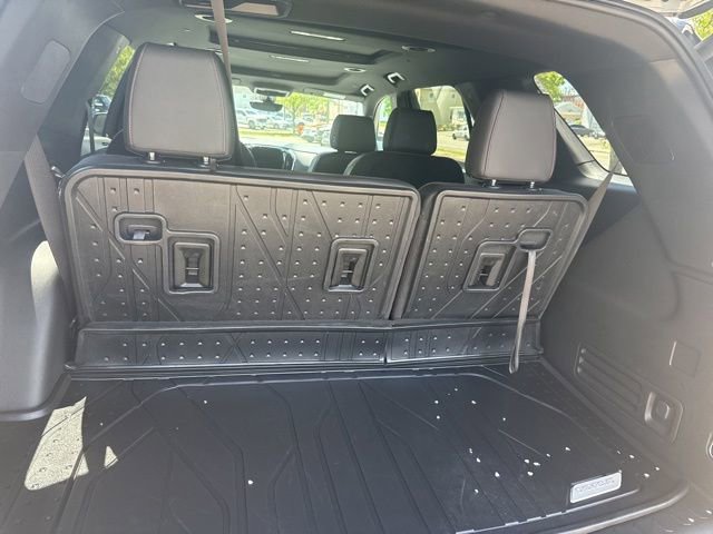 Used 2023 Chevrolet Traverse RS w/ LPO, Floor Liner Package AWD/4WD image 11