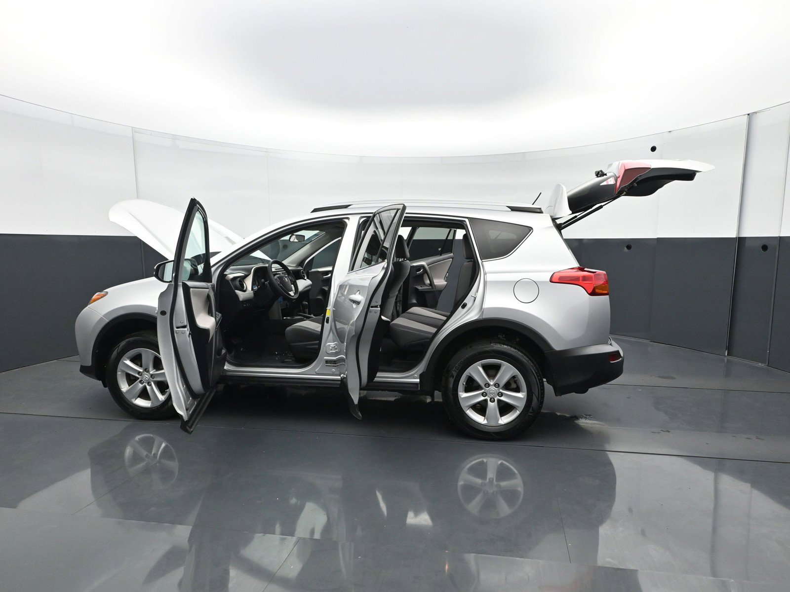 Used 2014 Toyota RAV4 XLE AWD/4WD image 28