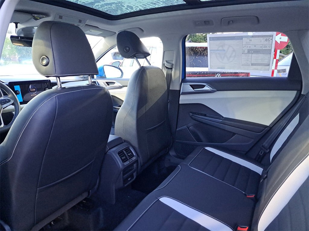 New 2025 Volkswagen Taos SEL image 5