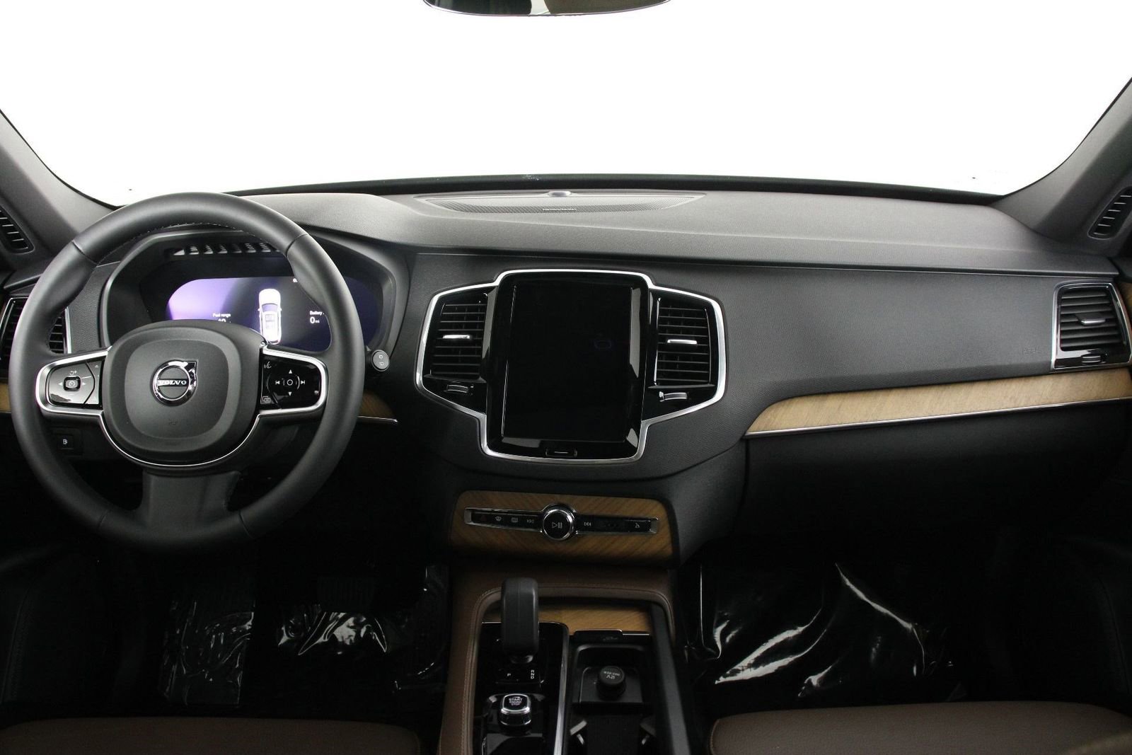 Certified 2024 Volvo XC90 T8 Plus w/ Protection Package Premier AWD/4WD image 7