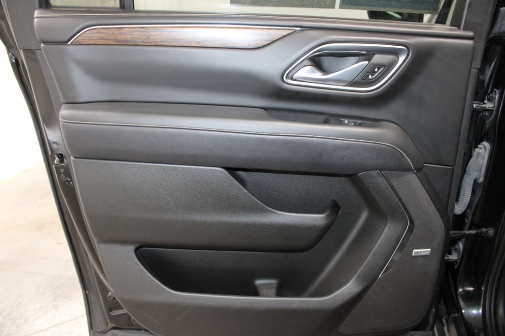 Used 2024 Chevrolet Suburban Premier AWD/4WD image 22