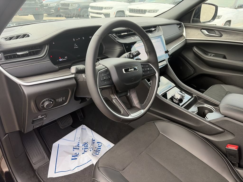 New 2026 Jeep Grand Cherokee Altitude RWD image 10