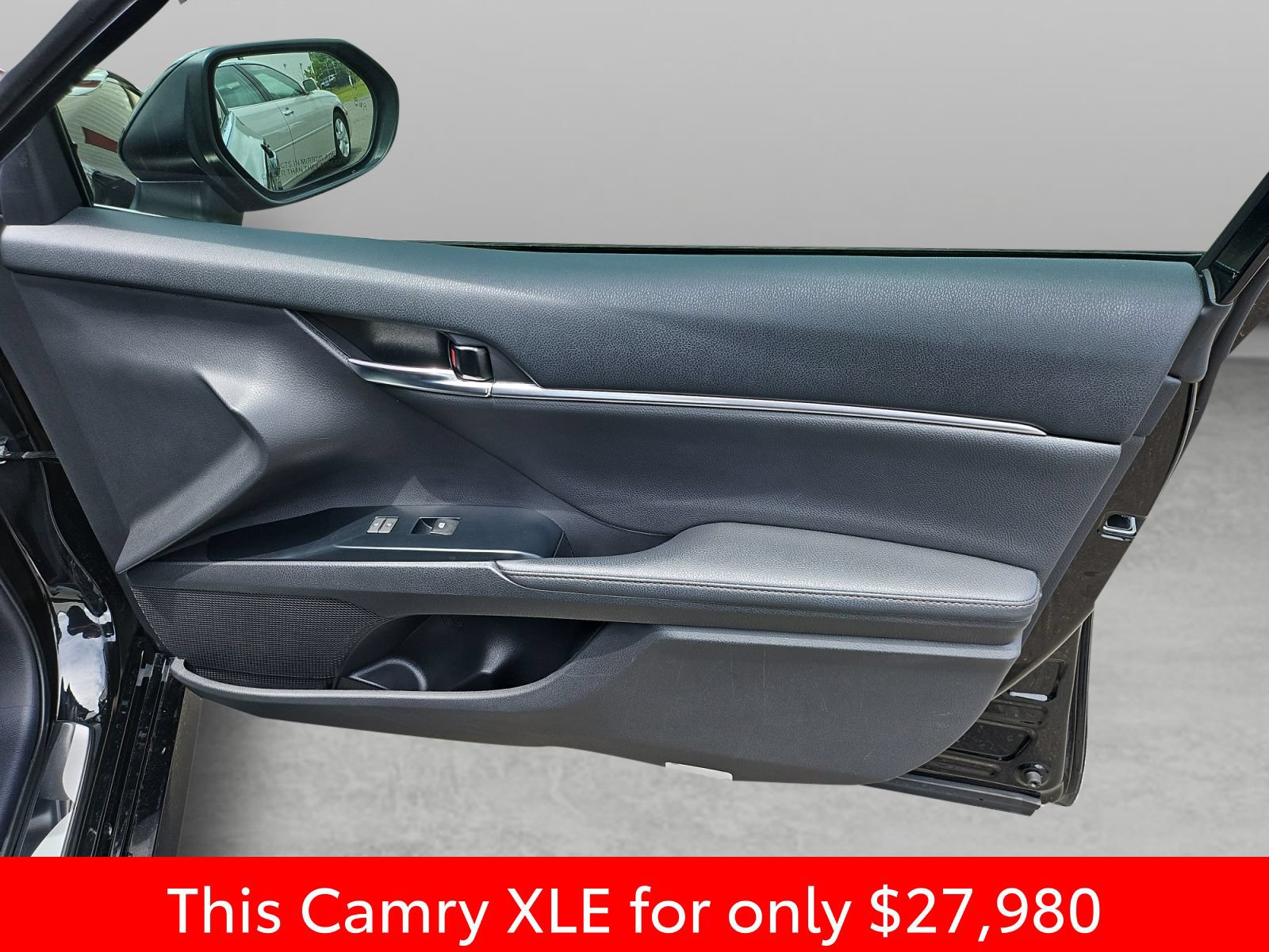 Used 2020 Toyota Camry XLE FWD image 36