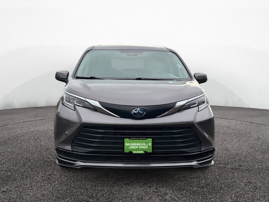 Used 2021 Toyota Sienna LE image 8