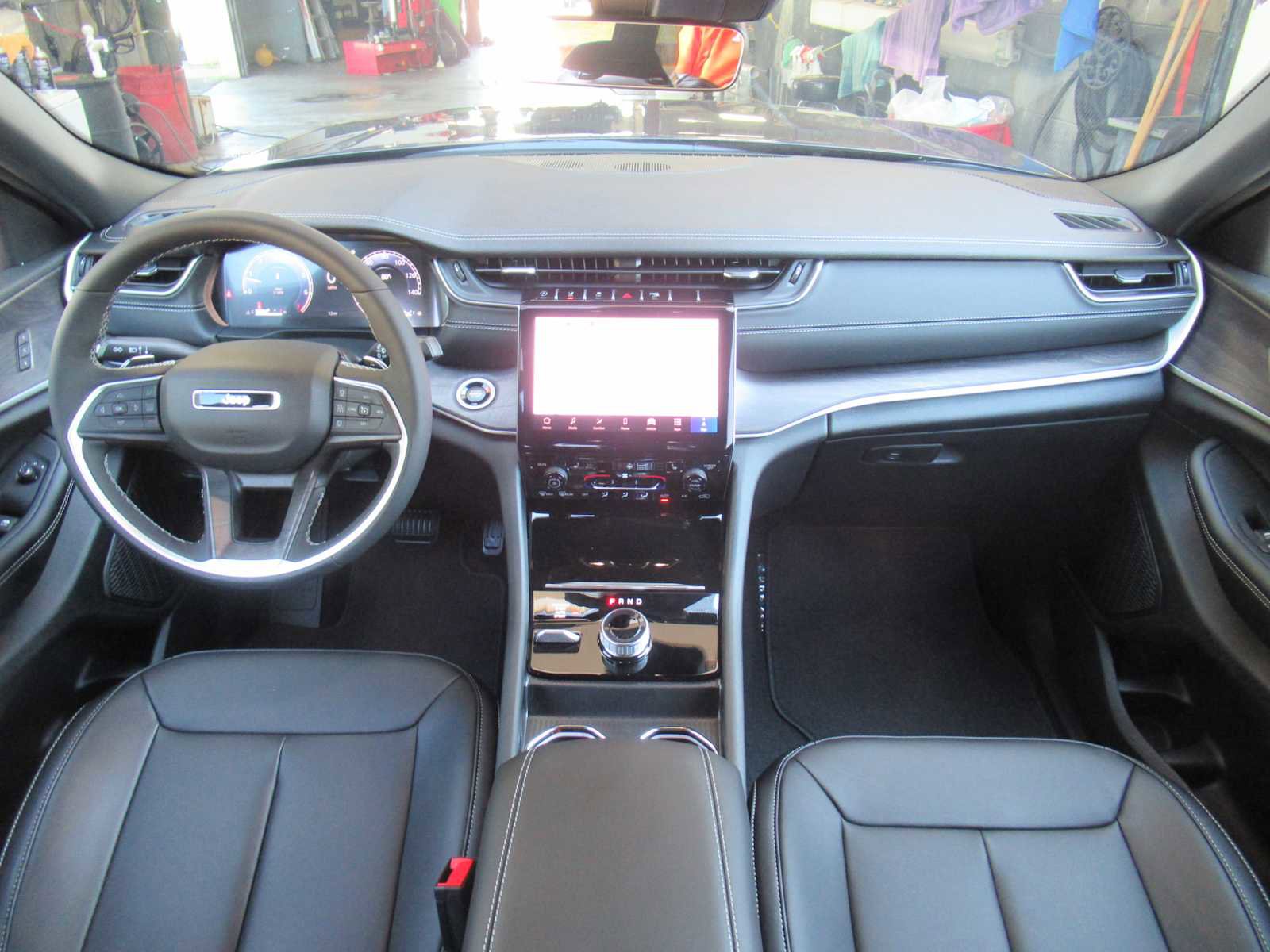 New 2025 Jeep Grand Cherokee Limited w/ Trailer Tow Package image 43