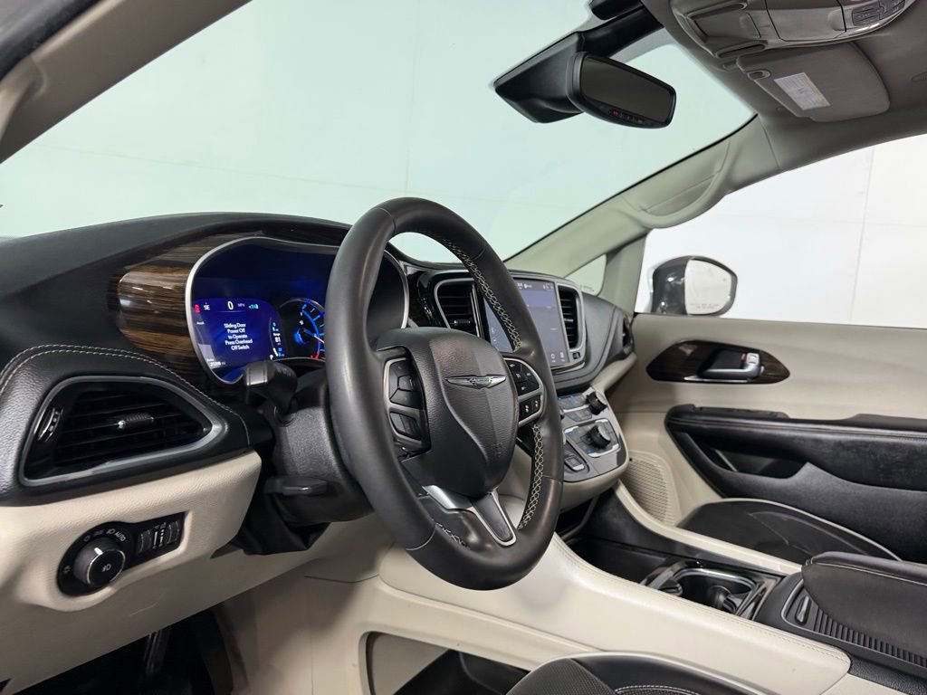 Used 2022 Chrysler Pacifica Limited image 13