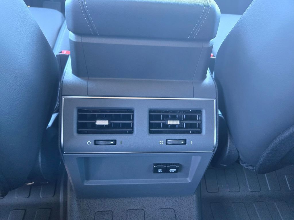 Used 2025 INEOS Grenadier Fieldmaster Edition image 10