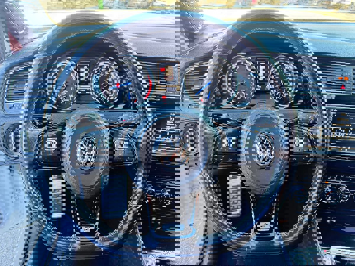 Used 2016 Volkswagen Golf R 4-Door image 19