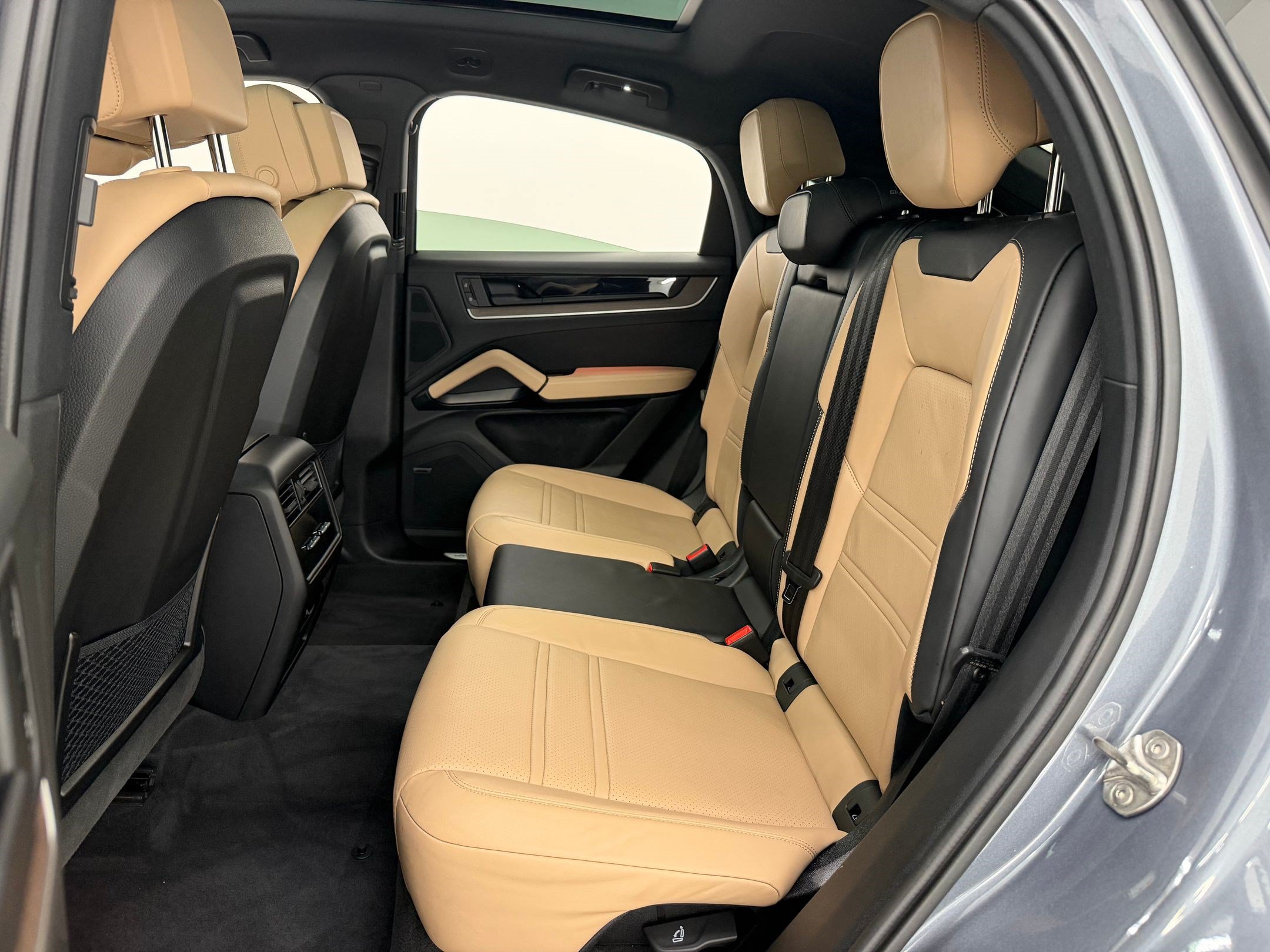 Certified 2026 Porsche Cayenne Coupe AWD/4WD image 24
