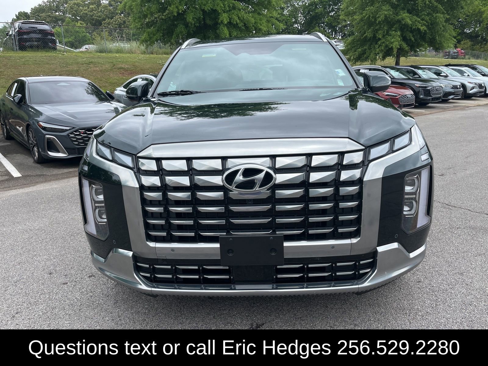 Used 2025 Hyundai Palisade Calligraphy FWD image 2