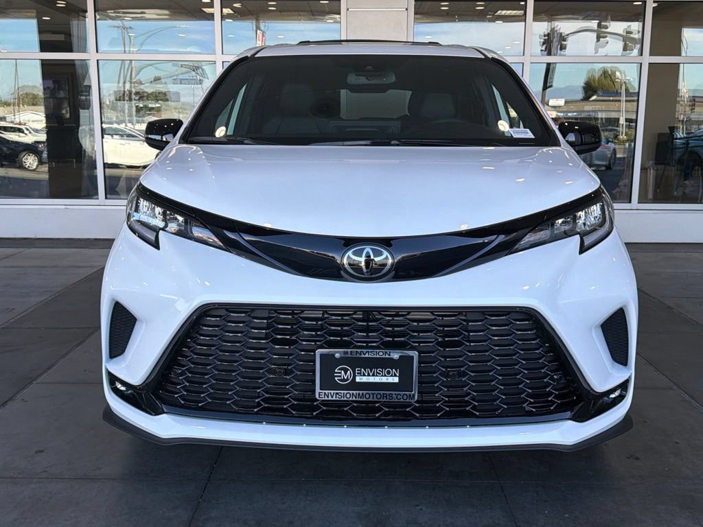 New 2026 Toyota Sienna XSE FWD image 4