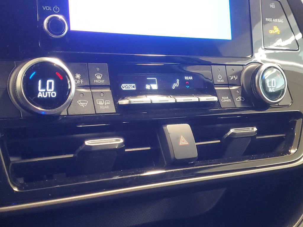Used 2023 Toyota Highlander LE image 29