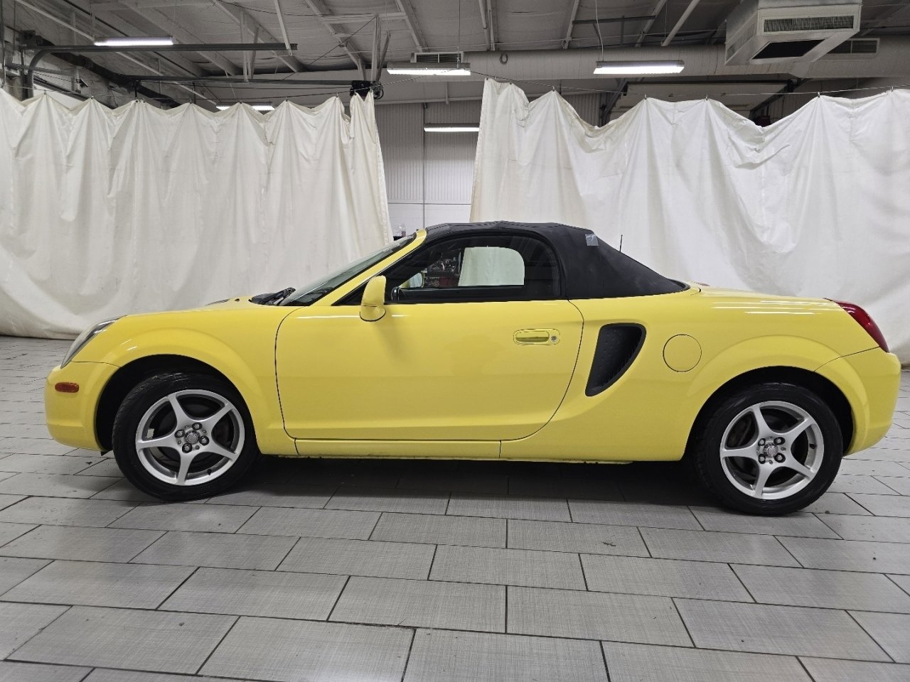 Used 2000 Toyota MR2 Base image 8