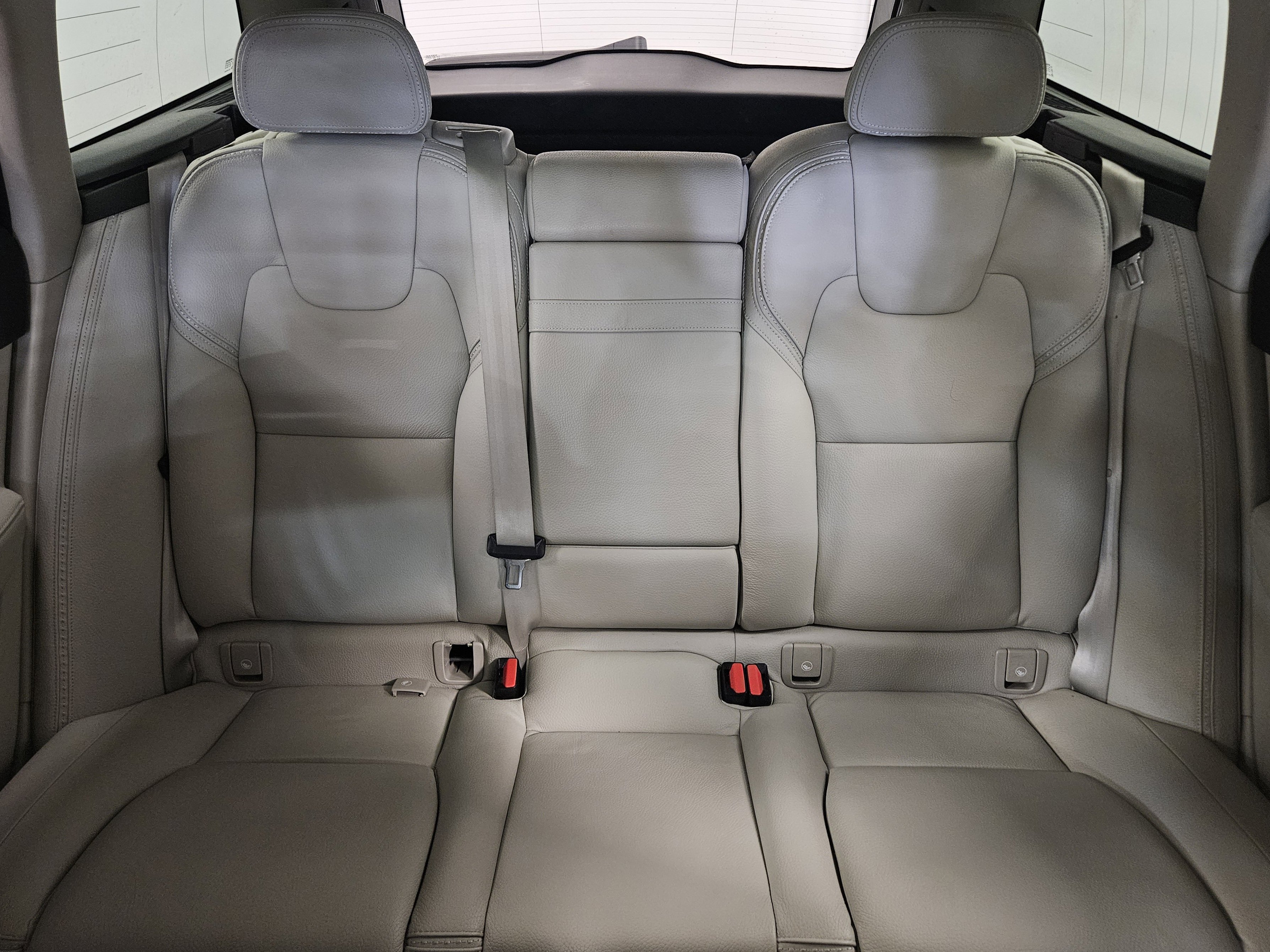 Used 2020 Volvo V90 T6 Cross Country image 37