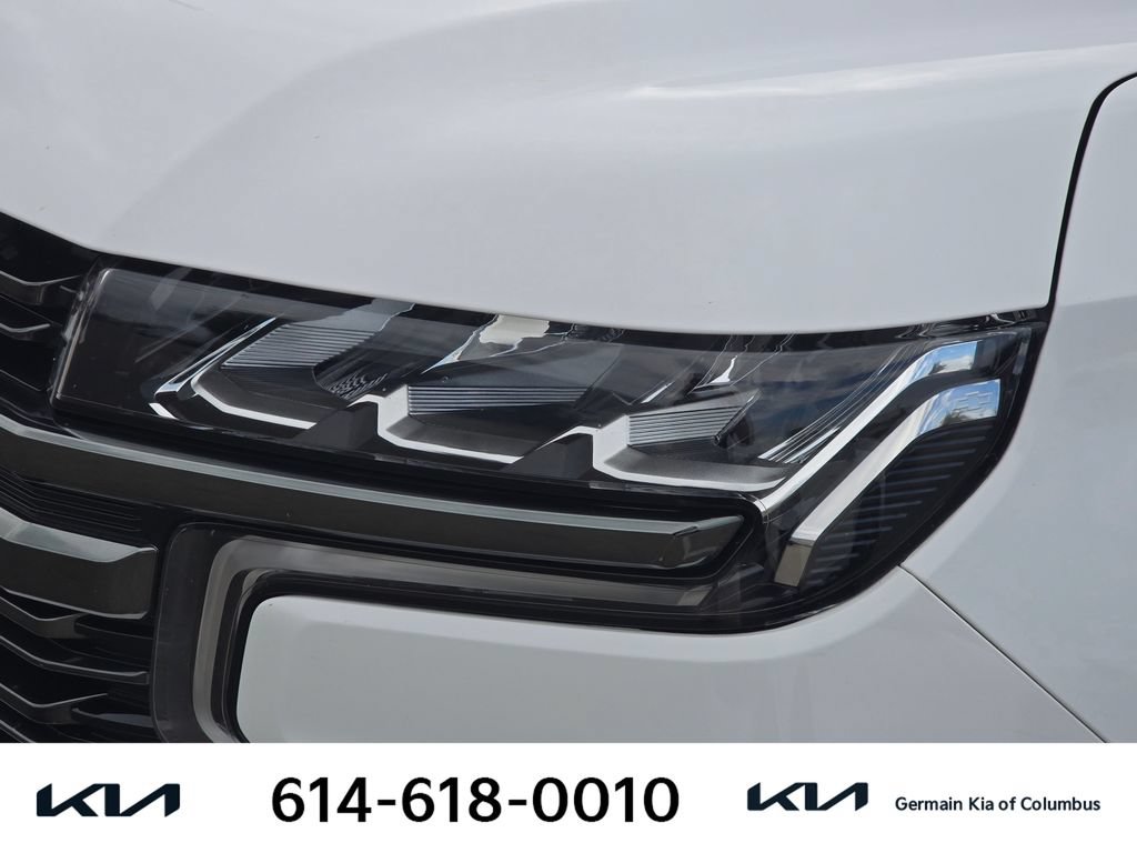 Used 2021 Chevrolet Tahoe RST w/ Luxury Package AWD/4WD image 15