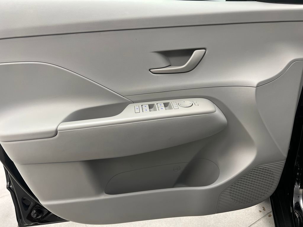 Used 2025 Hyundai Kona SEL FWD image 11