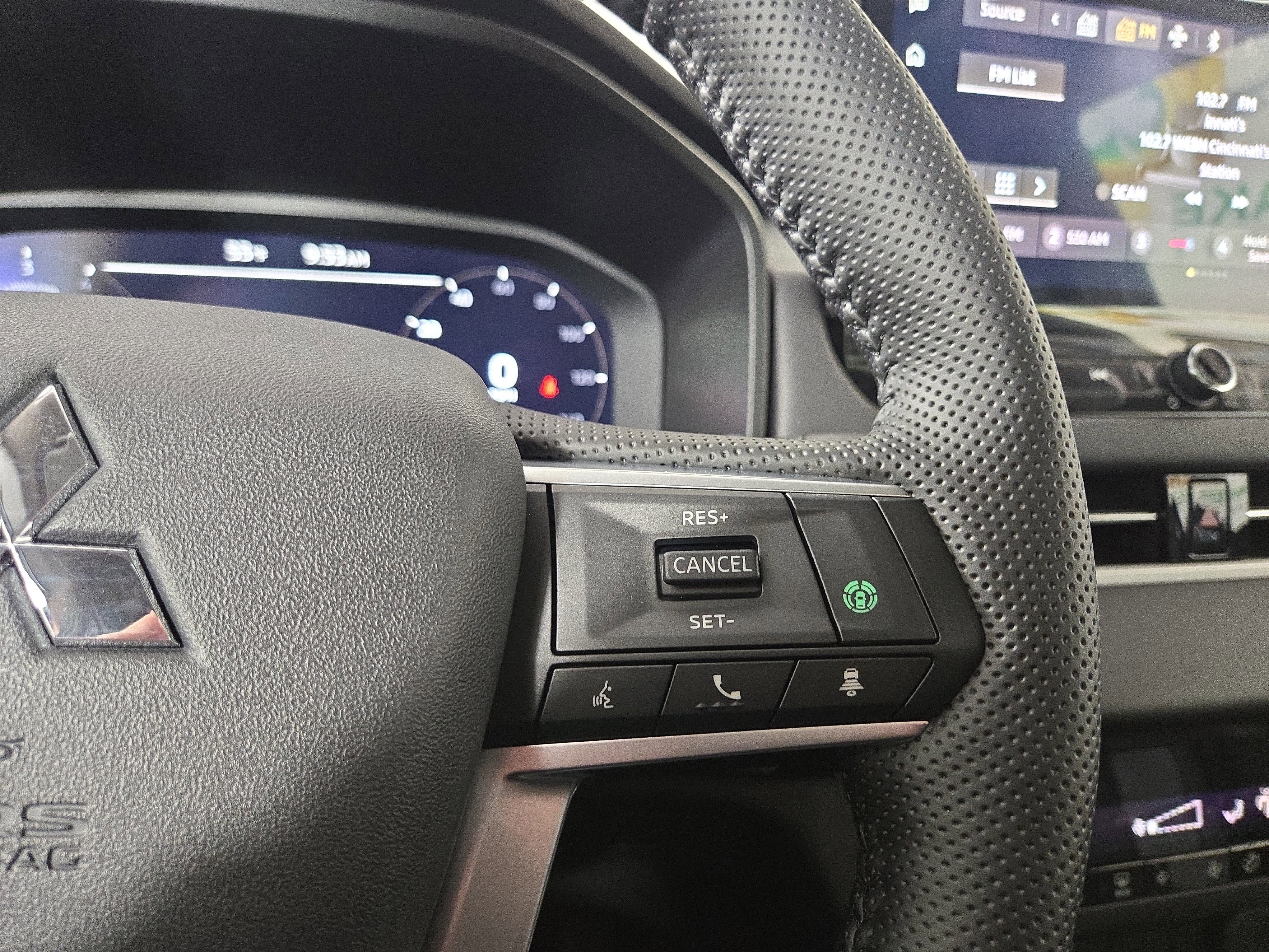 New 2026 Mitsubishi Outlander SE image 16