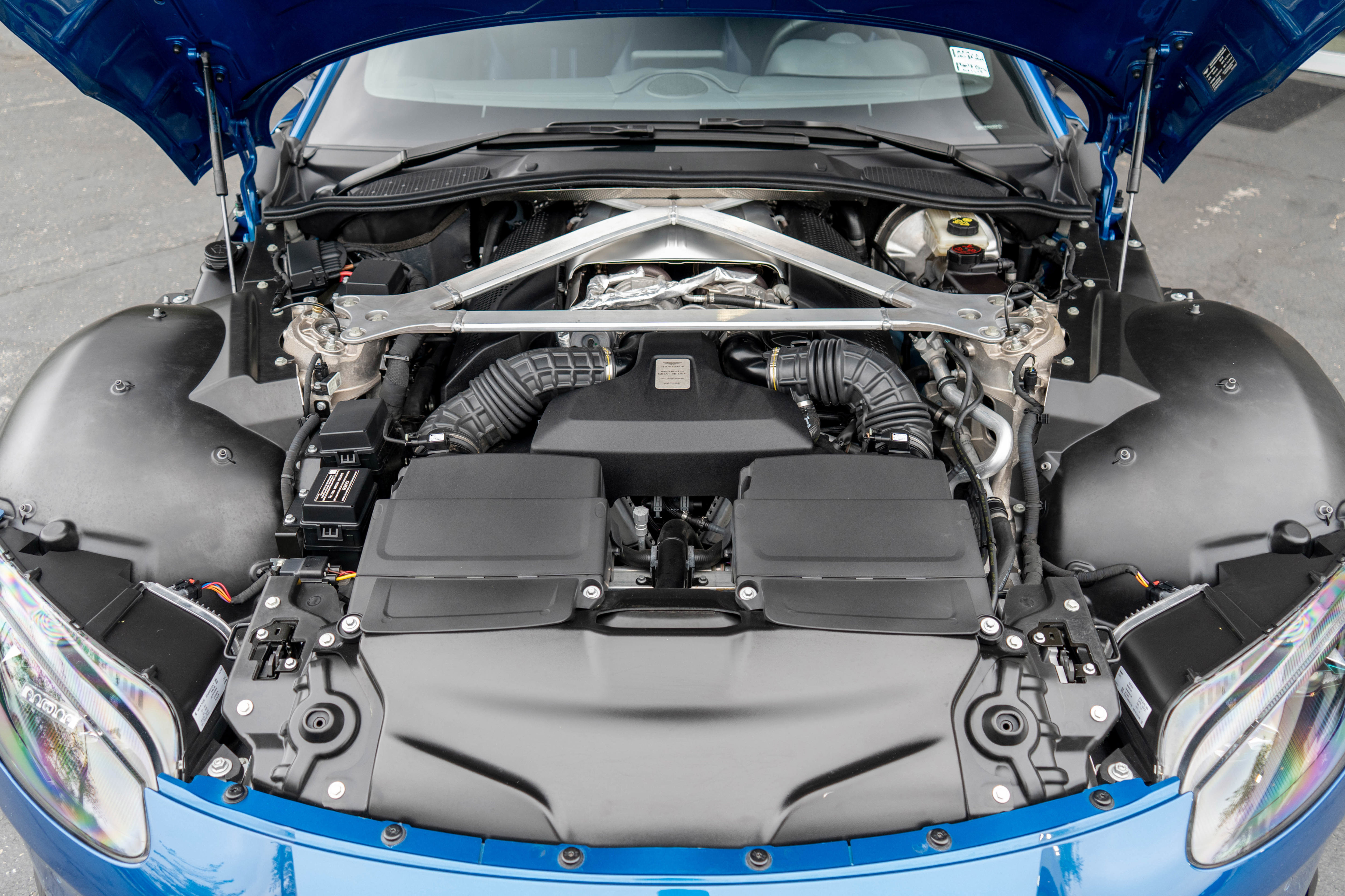 Used 2022 Aston Martin V8 Vantage Coupe image 50