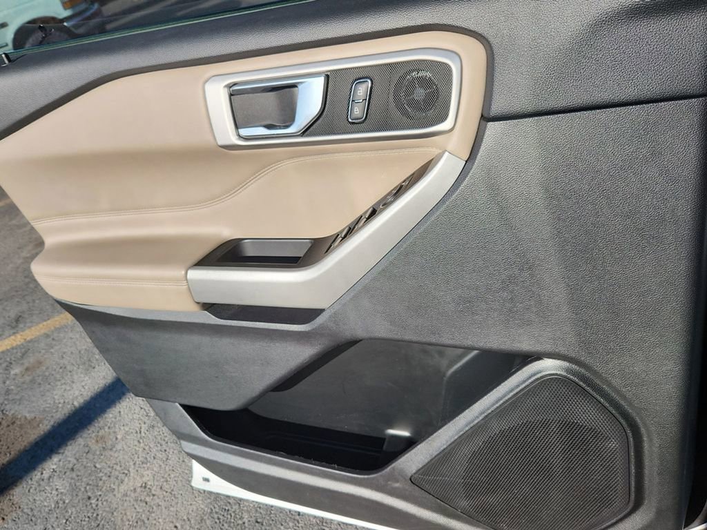Used 2022 Ford Explorer XLT image 10