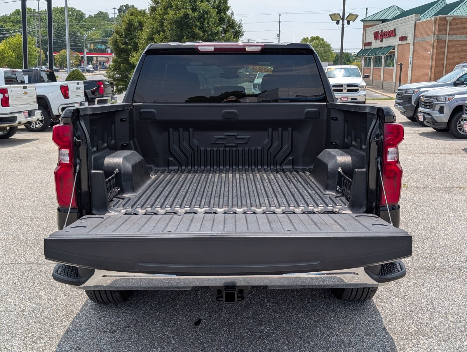 Used 2023 Chevrolet Silverado 1500 LT AWD/4WD image 14