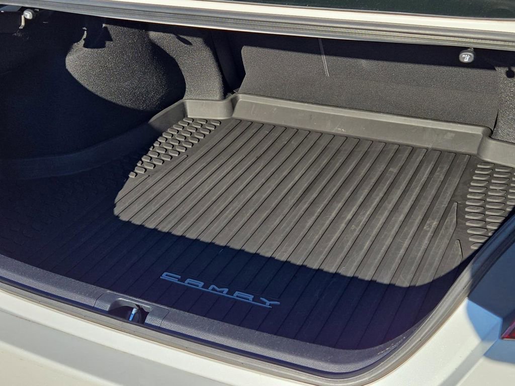 Used 2020 Toyota Camry XSE image 11