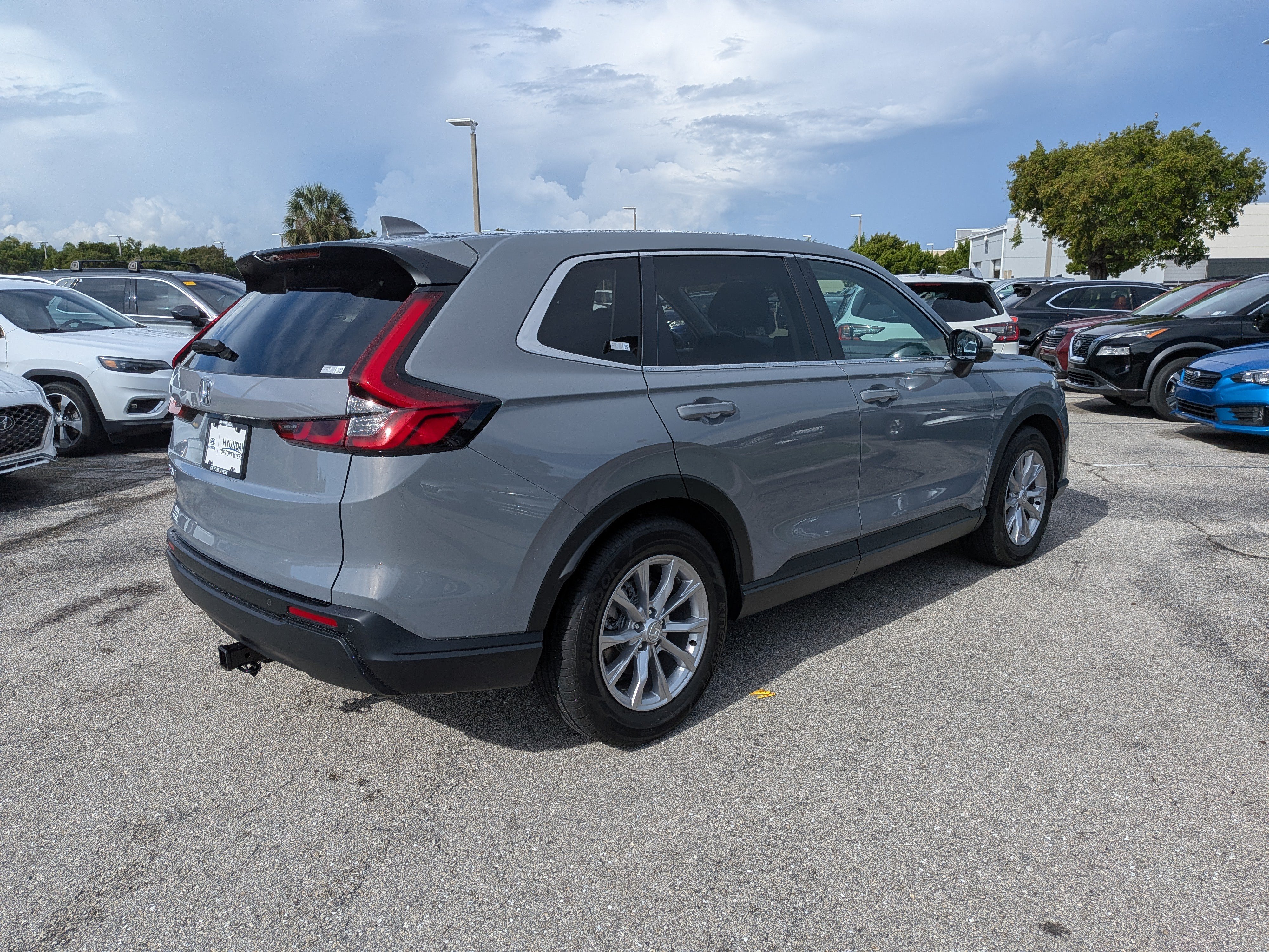 Used 2025 Honda CR-V EX-L image 4