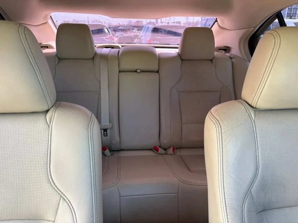Used 2017 Ford Taurus Limited FWD image 18