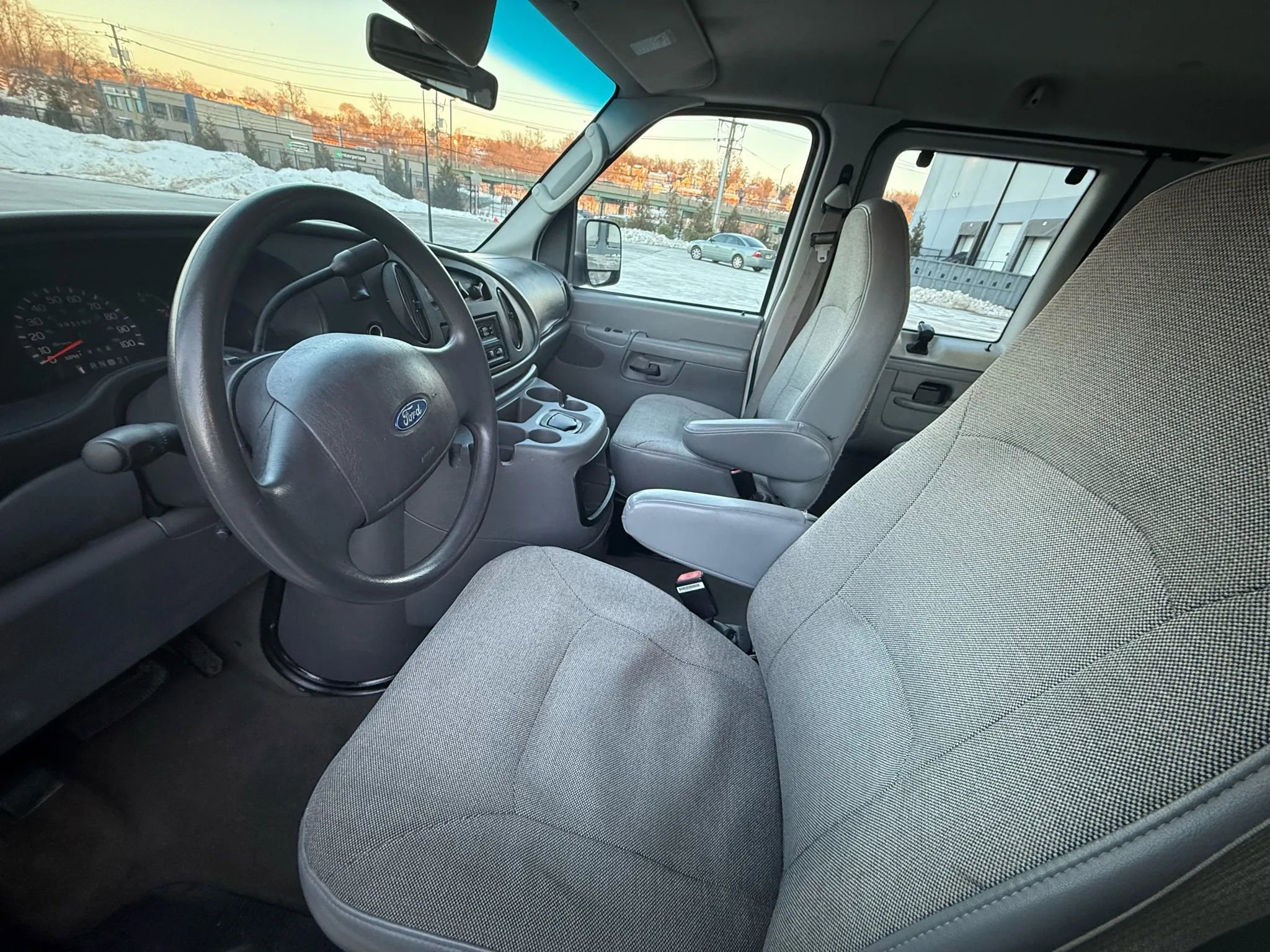 Used 2003 Ford E-350 and Econoline 350 XLT image 18