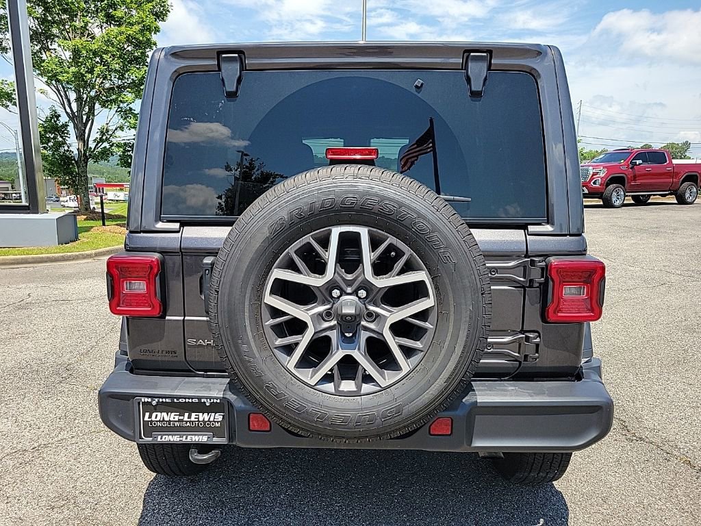 Used 2025 Jeep Wrangler Unlimited Sahara AWD/4WD image 6