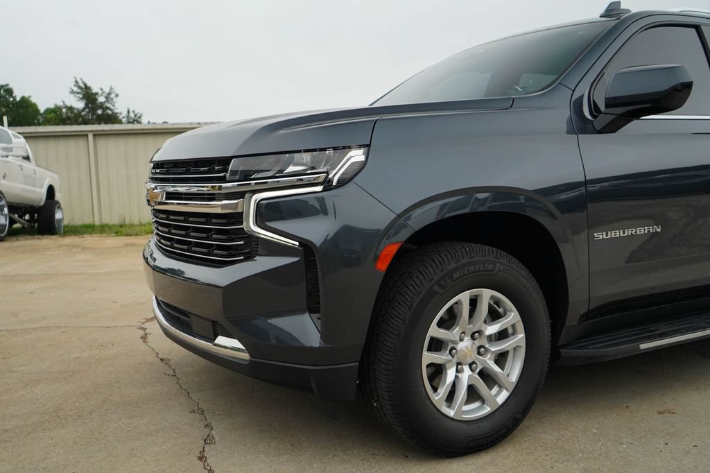 Used 2021 Chevrolet Suburban LT RWD image 17
