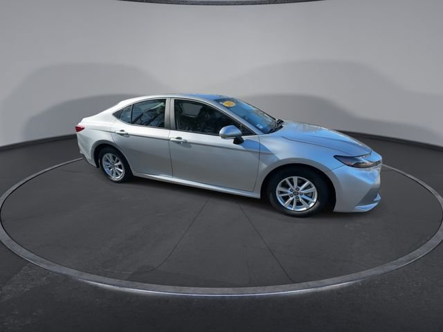 Used 2025 Toyota Camry LE image 3
