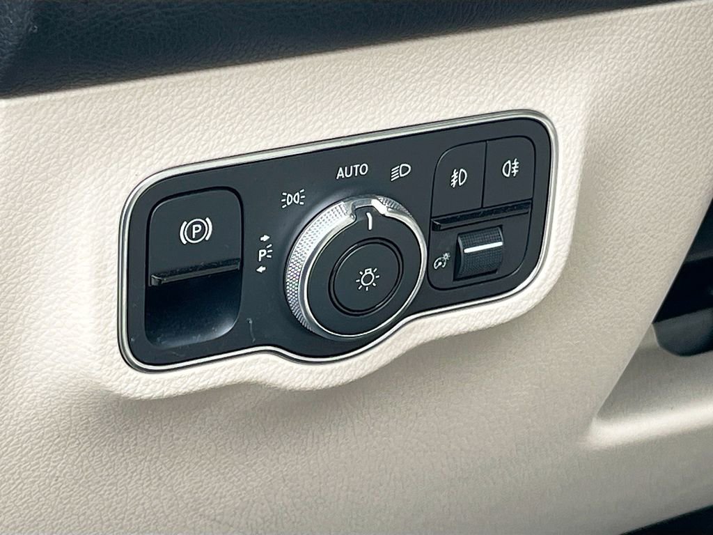 Used 2021 Mercedes-Benz GLB 250 image 10