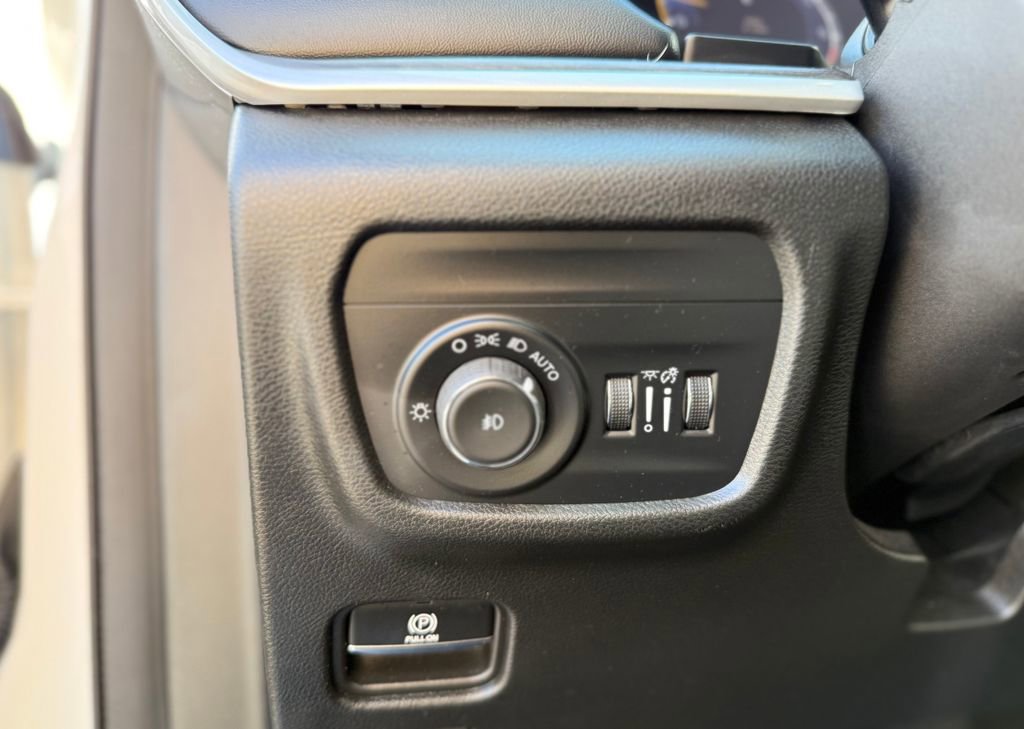 Used 2023 Jeep Grand Cherokee L Limited image 22