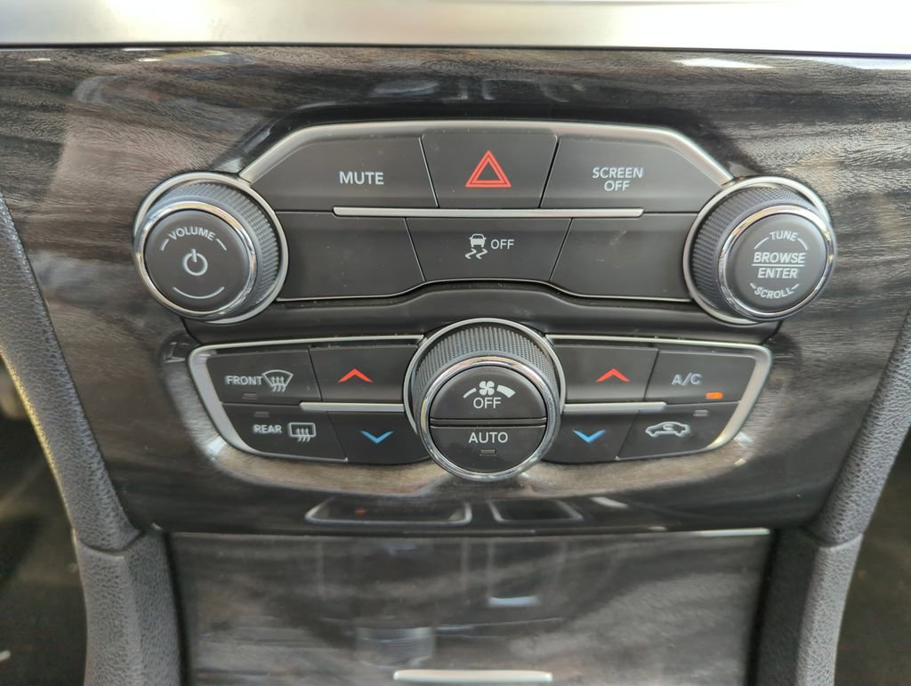 Used 2022 Chrysler 300 Touring image 25