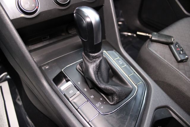 Used 2018 Volkswagen Tiguan S FWD image 12