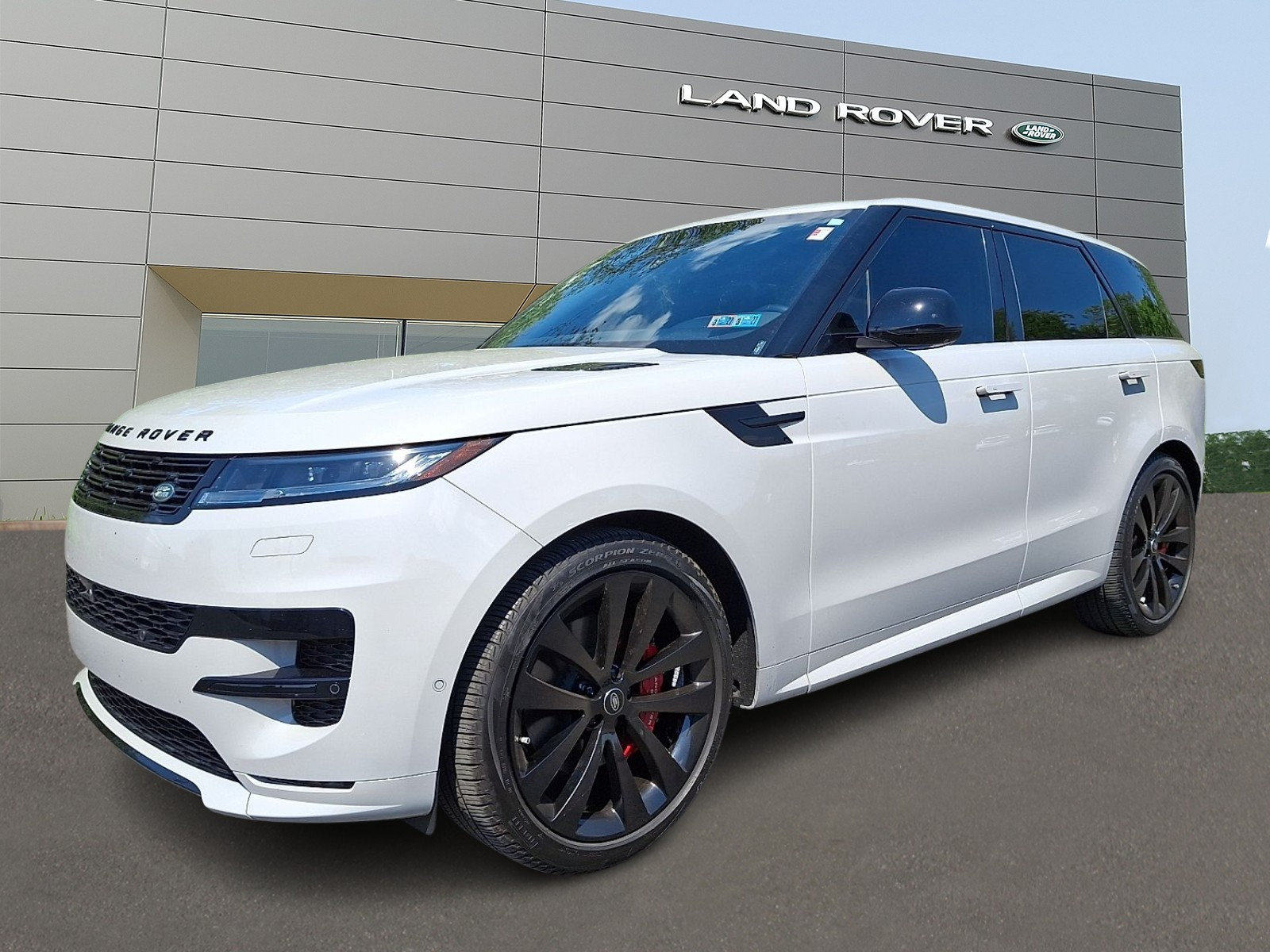 Used 2024 Land Rover Range Rover Sport Dynamic SE AWD/4WD image 1