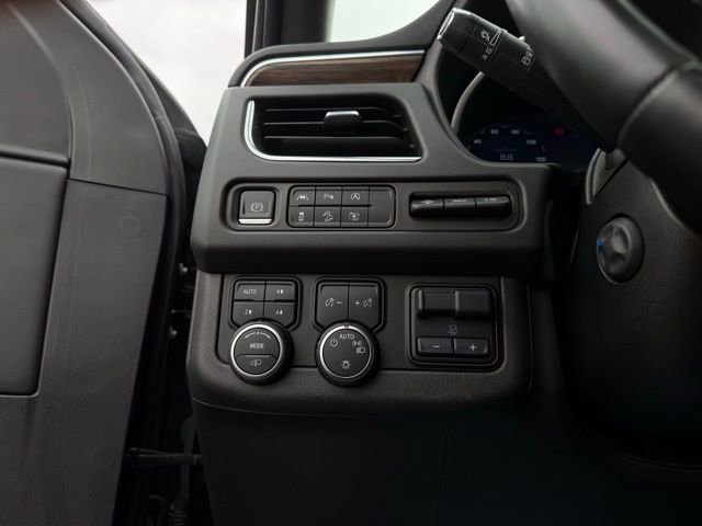 Used 2023 Chevrolet Suburban High Country AWD/4WD image 16