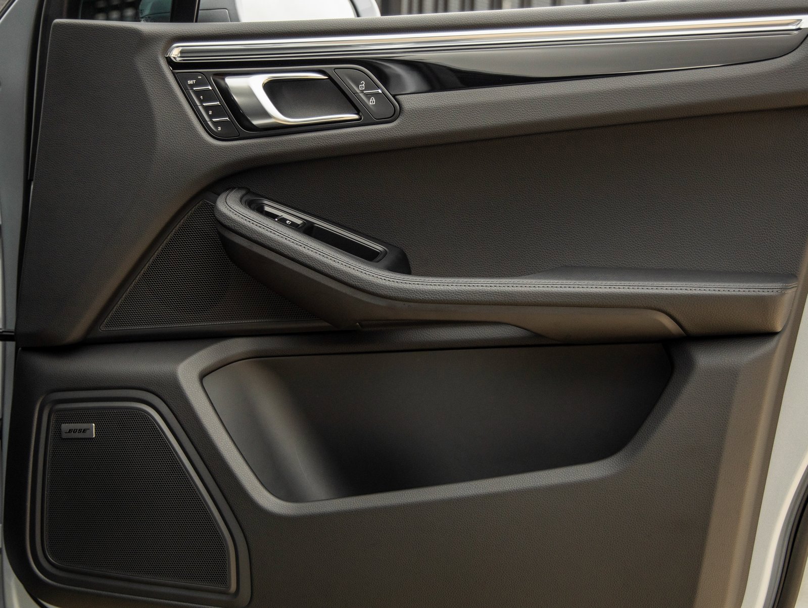 Used 2025 Porsche Macan image 42