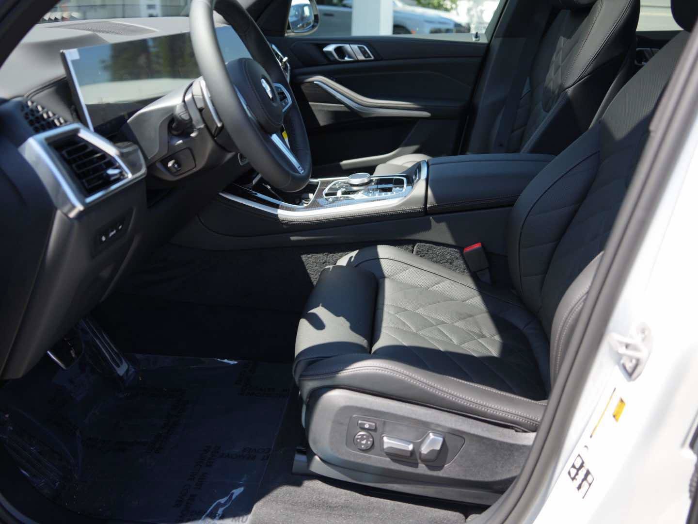 New 2026 BMW X5 xDrive40i w/ M Sport Package AWD/4WD image 17