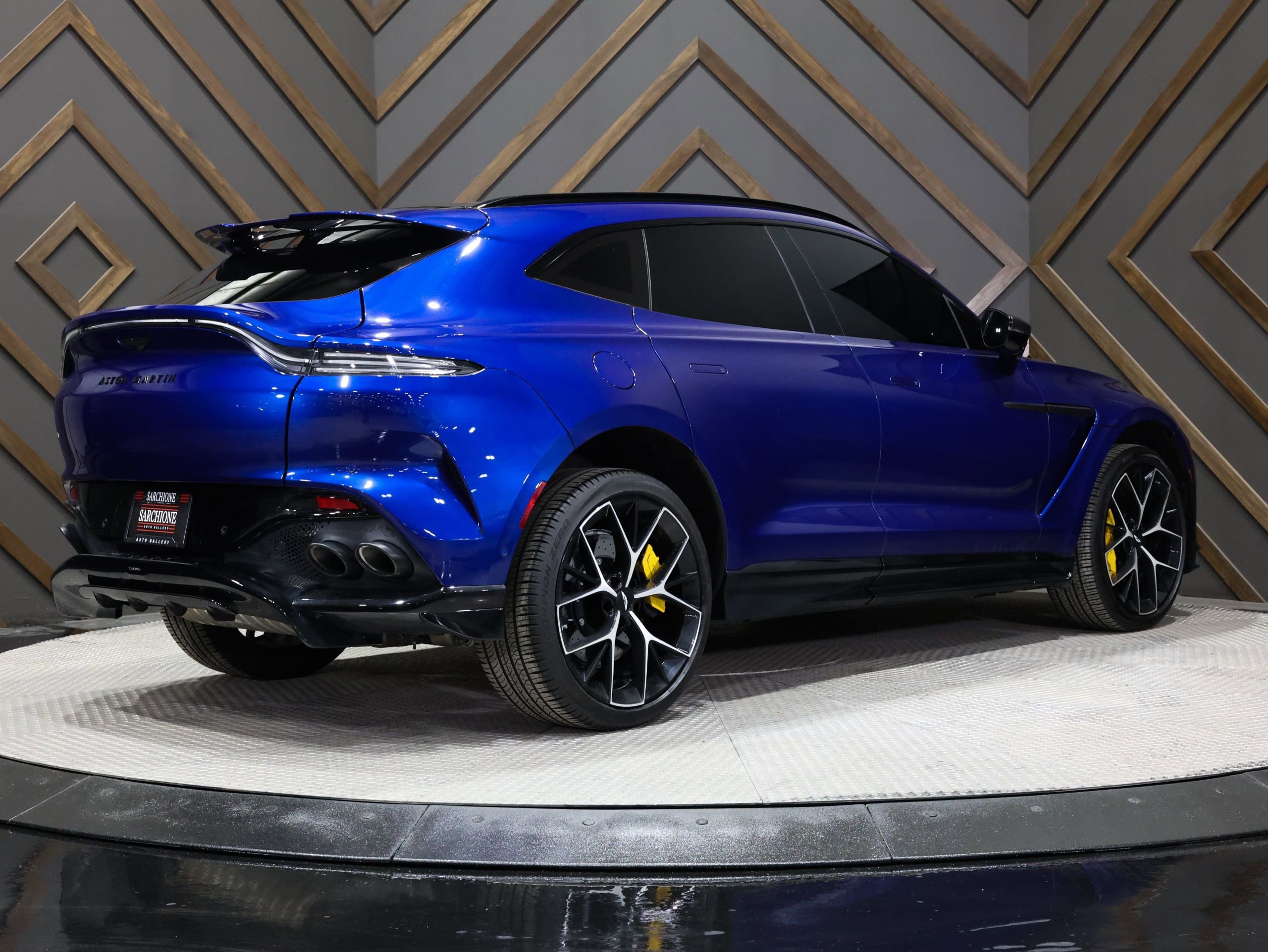 Used 2025 Aston Martin DBX 707 image 9