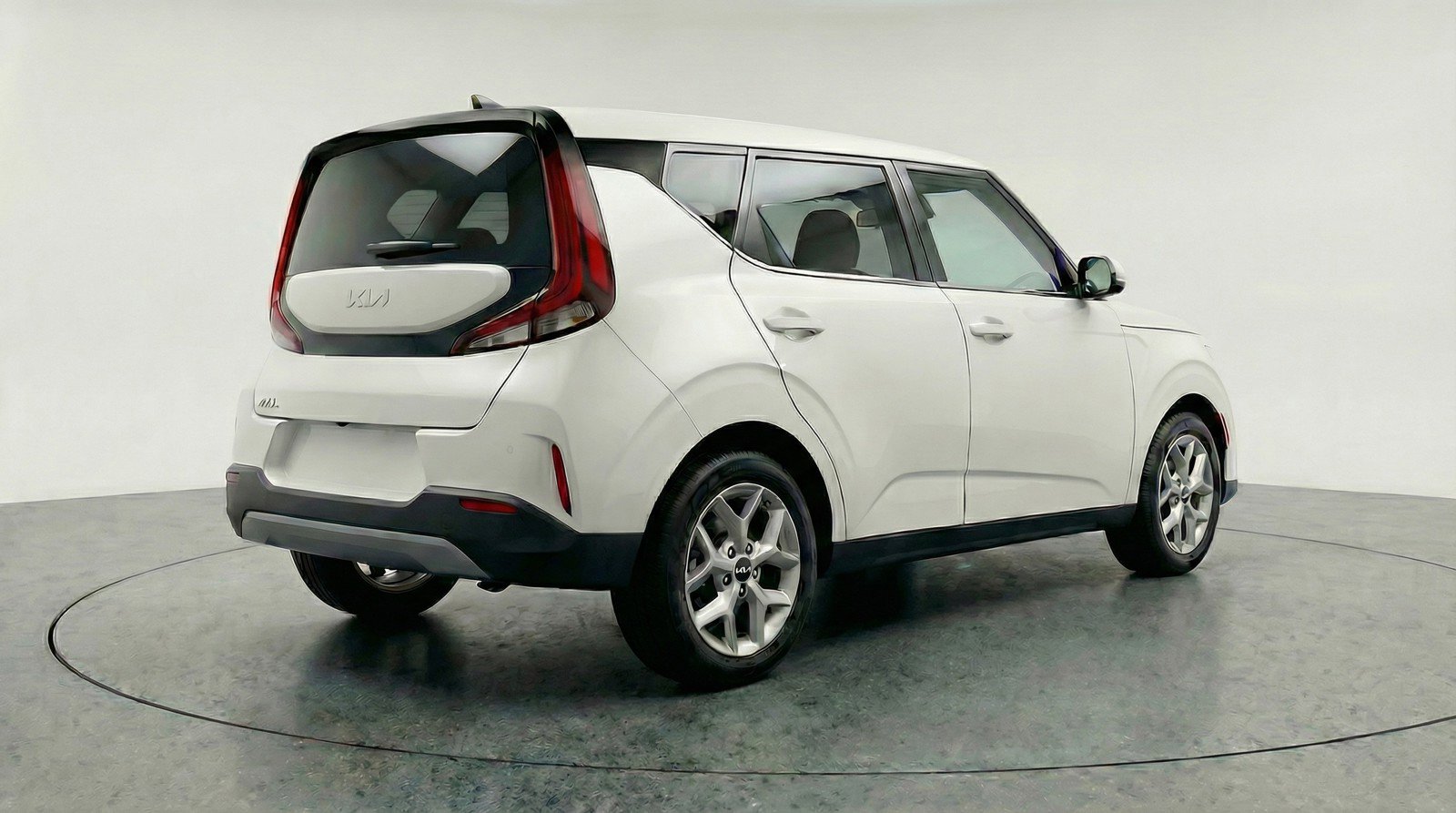Used 2025 Kia Soul LX w/ LX Technology Package FWD image 9