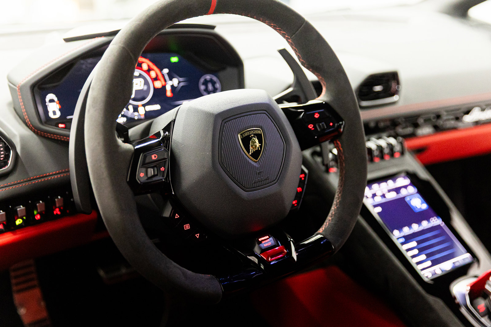 Used 2023 Lamborghini Huracan Sterrato image 31