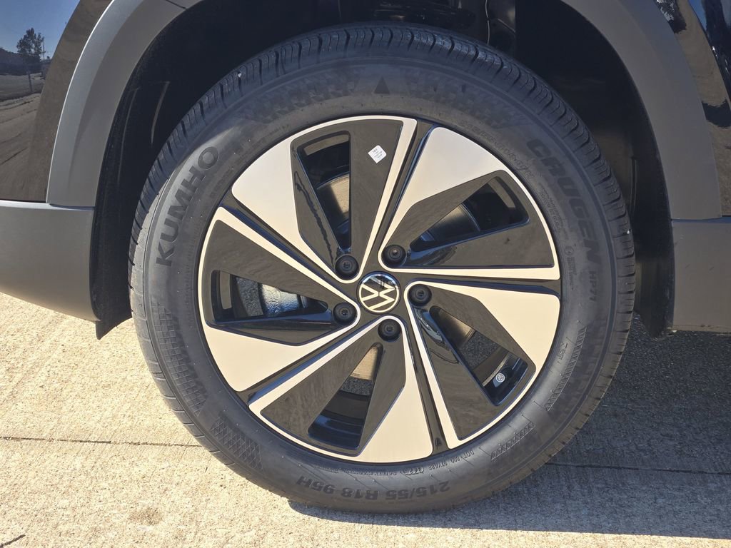 New 2026 Volkswagen Taos SE image 10