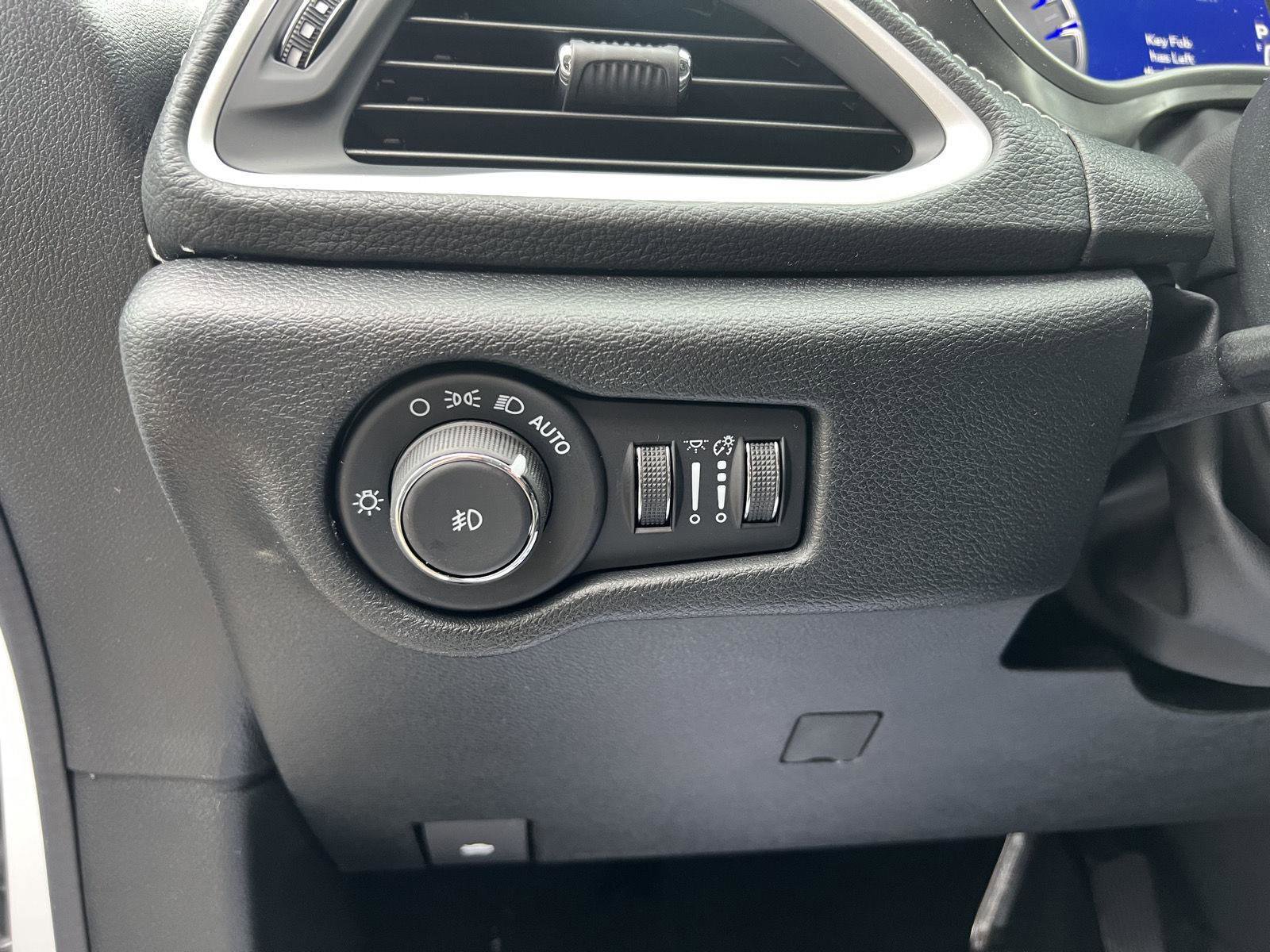 New 2026 Chrysler Pacifica Select w/ S Appearance Package image 16