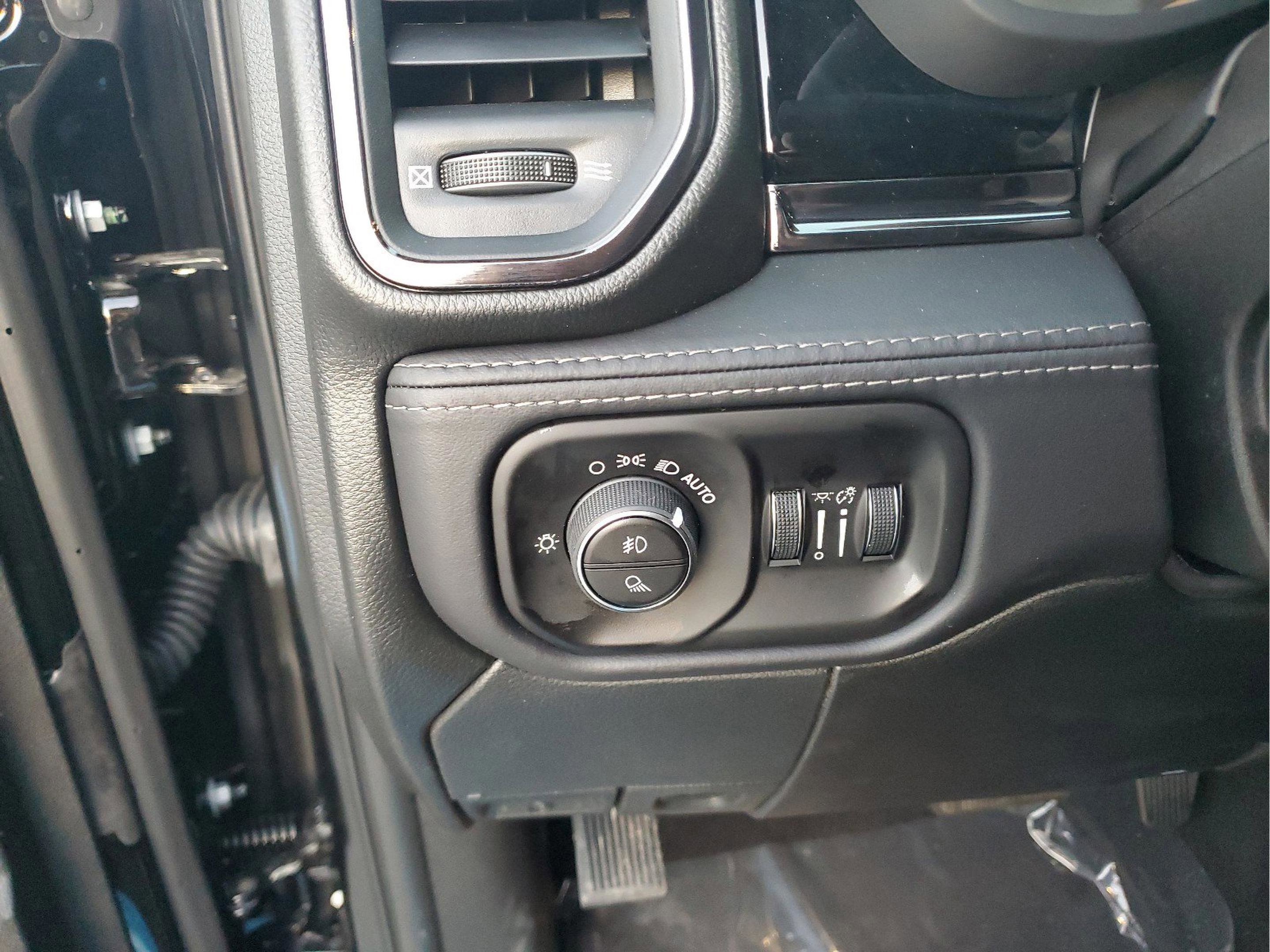 New 2026 RAM 3500 Limited image 30